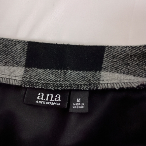 2/$30 ANA Plaid Black and Gray Preppy Fall Tweed Patchwork Wool Skirt (#557) - Picture 3 of 10